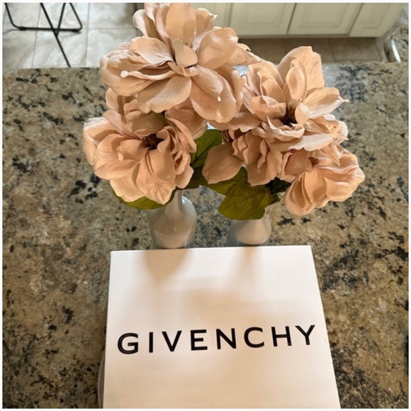 *New* GivencyXDisney’s Dalmatians High Tops - Picture 4 of 7